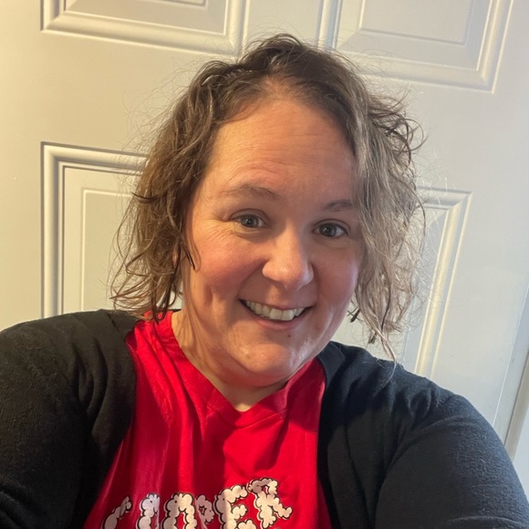 Meet your Posher, Laura - Picture 2 of 3